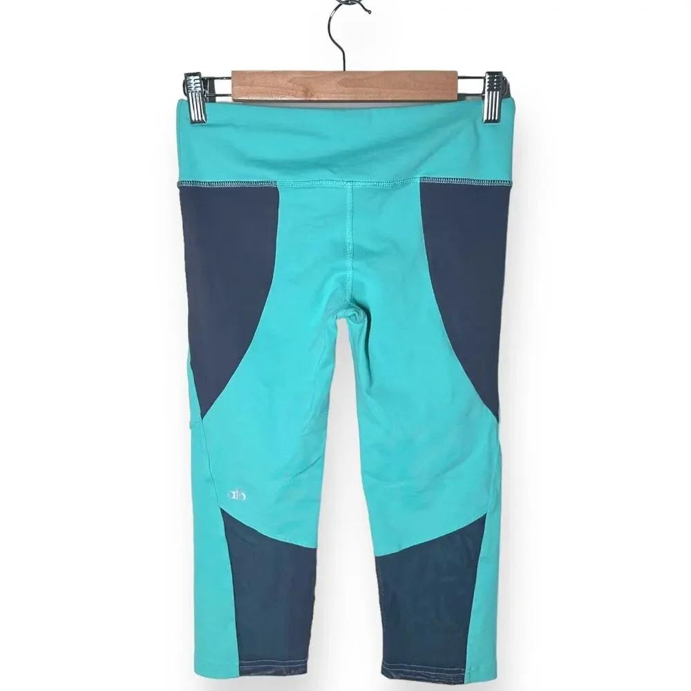 ALO YOGA StretchFlex Illusion Capri Leggings Green Anti Bacterial Active Small